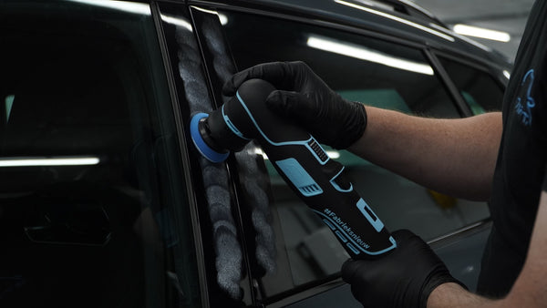 Polijstpasta verdelen op de lak met de Stipt Nano Polisher Pro